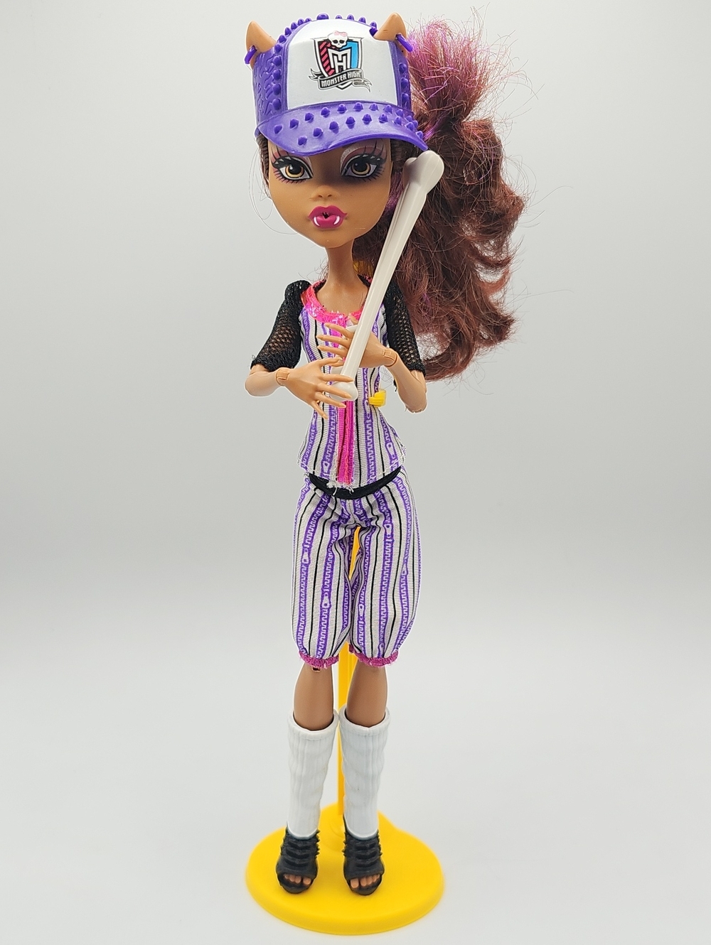 Monster High Ghoul Sports Clawdeen Wolf With Bat And Book